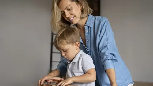 Dadı veya mürebbiye: fark nedir ve çocuğunuz için kimi seçmelisiniz