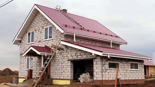 Köpük bloklardan inşaat: özel bir ev için pratik bir çözüm