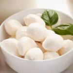 uc-malzemeden-yapilan-ev-yapimi-mozzarella-kolay-ve-cok-lezzetli.webp.webp